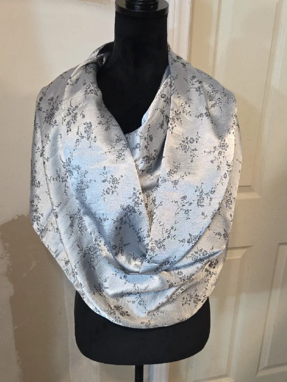Light Silver Floral Jacquard Shawl Wrap Luxury Evening